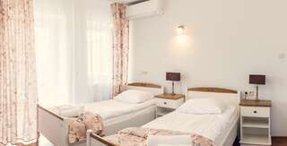 Отель Hotel Gęsia Dolina Minikowo Двухместный номер с 2 отдельными кроватями-4